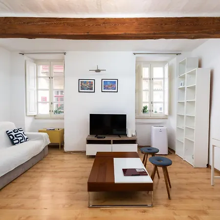 Traditional Maltese Style 1br Maisonette - Grand Harbour Area Appartamento *