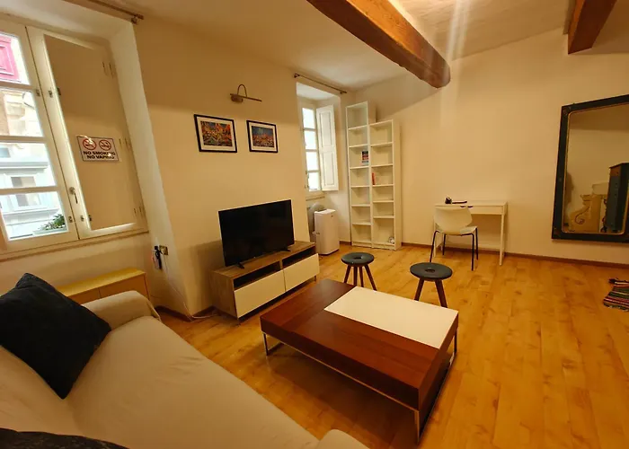 Traditional Maltese Style 1br Maisonette - Grand Harbour Area