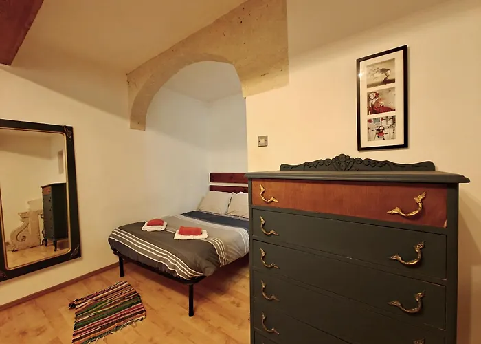 Traditional Maltese Style 1br Maisonette - Grand Harbour Area