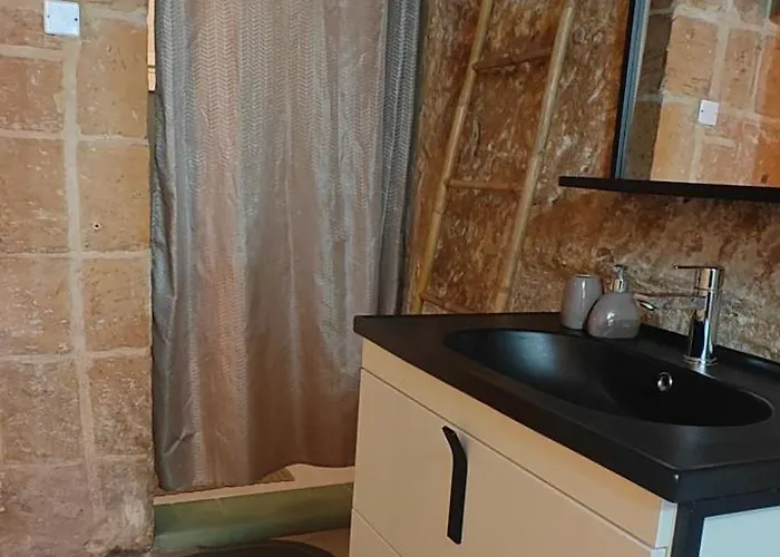 شقة Traditional Maltese Style 1br Maisonette - Grand Harbour Area