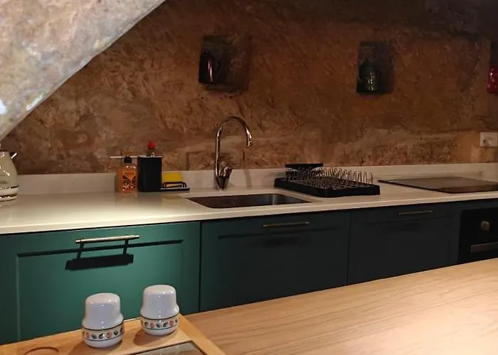 Traditional Maltese Style 1br Maisonette - Grand Harbour Area شقة فاليتا