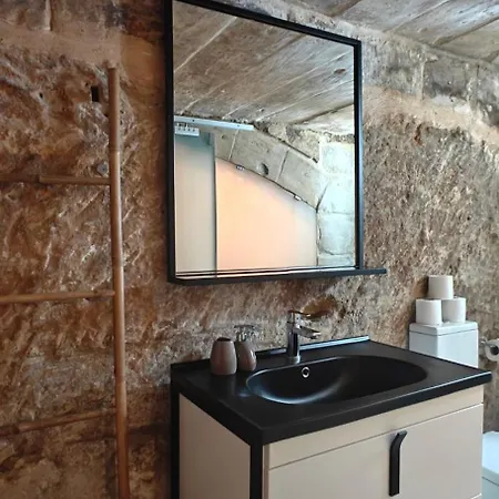 Apartment Traditional Maltese Style 1br Maisonette - Grand Harbour Area *