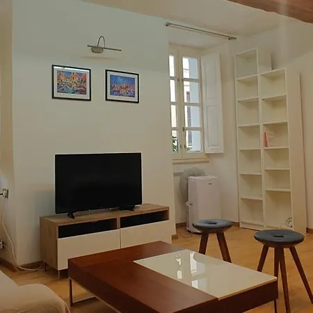 Apartment Traditional Maltese Style 1br Maisonette - Grand Harbour Area