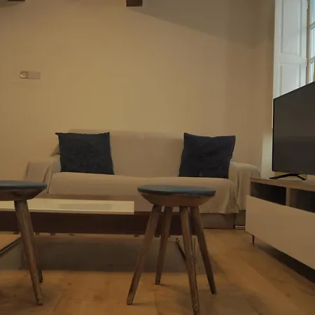 Apartament Traditional Maltese Style 1br Maisonette - Grand Harbour Area *