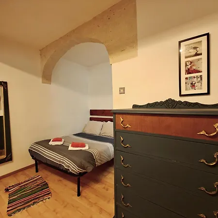 Traditional Maltese Style 1br Maisonette - Grand Harbour Area
