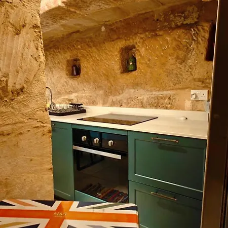 Apartment Traditional Maltese Style 1br Maisonette - Grand Harbour Area *