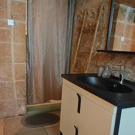 Apartment Traditional Maltese Style 1br Maisonette - Grand Harbour Area