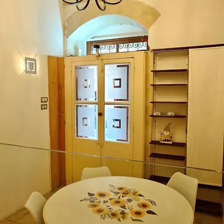 Traditional Maltese Style 1br Maisonette - Grand Harbour Area
