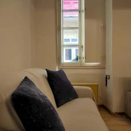 Traditional Maltese Style 1br Maisonette - Grand Harbour Area Apartment *