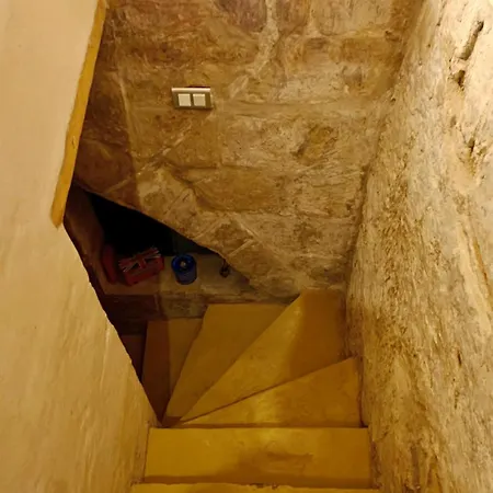 Traditional Maltese Style 1br Maisonette - Grand Harbour Area *