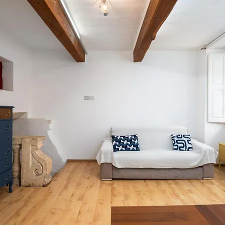 Apartament Traditional Maltese Style 1br Maisonette - Grand Harbour Area *