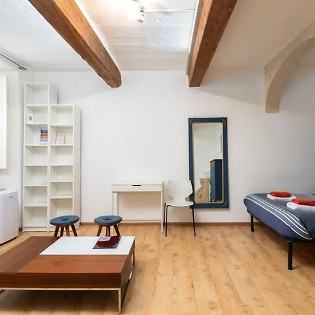 Traditional Maltese Style 1br Maisonette - Grand Harbour Area