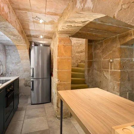 Traditional Maltese Style 1br Maisonette - Grand Harbour Area Valletta