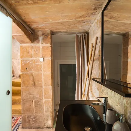 Daire Traditional Maltese Style 1br Maisonette - Grand Harbour Area