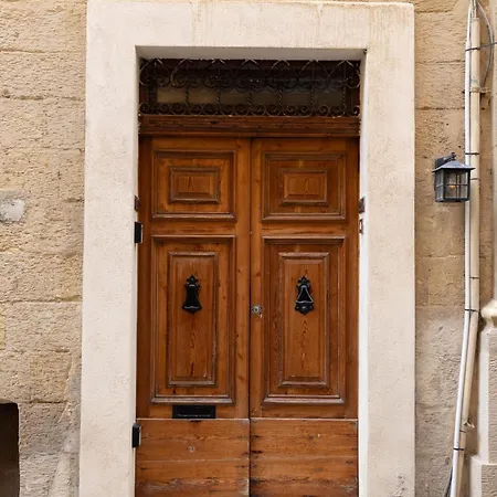 Apartment Traditional Maltese Style 1br Maisonette - Grand Harbour Area