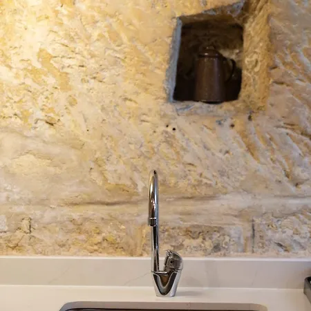 Traditional Maltese Style 1br Maisonette - Grand Harbour Area *