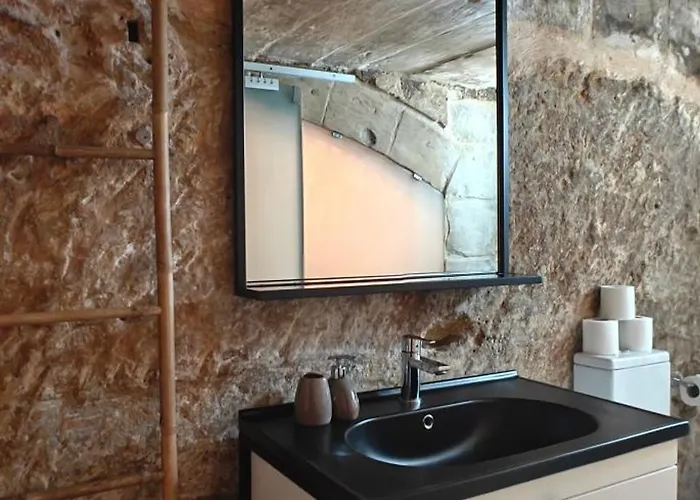 Apartament Traditional Maltese Style 1br Maisonette - Grand Harbour Area *