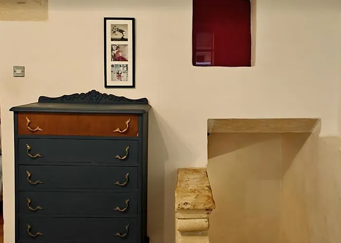 Traditional Maltese Style 1br Maisonette - Grand Harbour Area