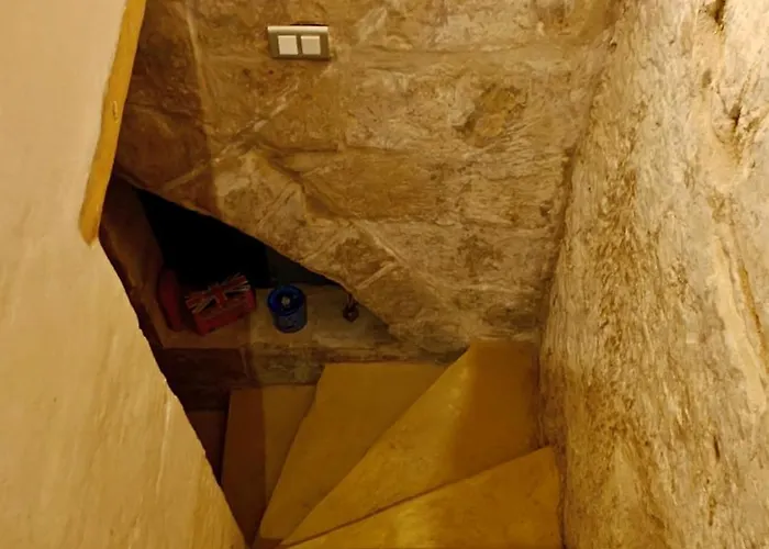 Traditional Maltese Style 1br Maisonette - Grand Harbour Area *