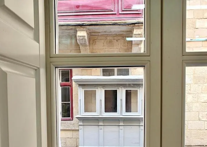 Traditional Maltese Style 1br Maisonette - Grand Harbour Area Apartament